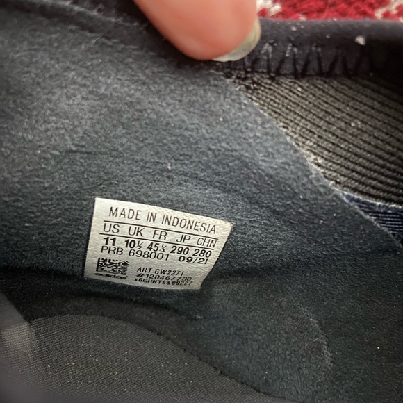 Adidas Predator Edge Gray and Black Sneakers. Size 11 - Picture 5 of 7